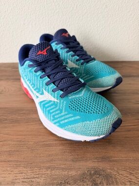 Mizuno Waveknit R2 Women’s Running Shoes in Aqua/White/Coral (Size: 9.5)